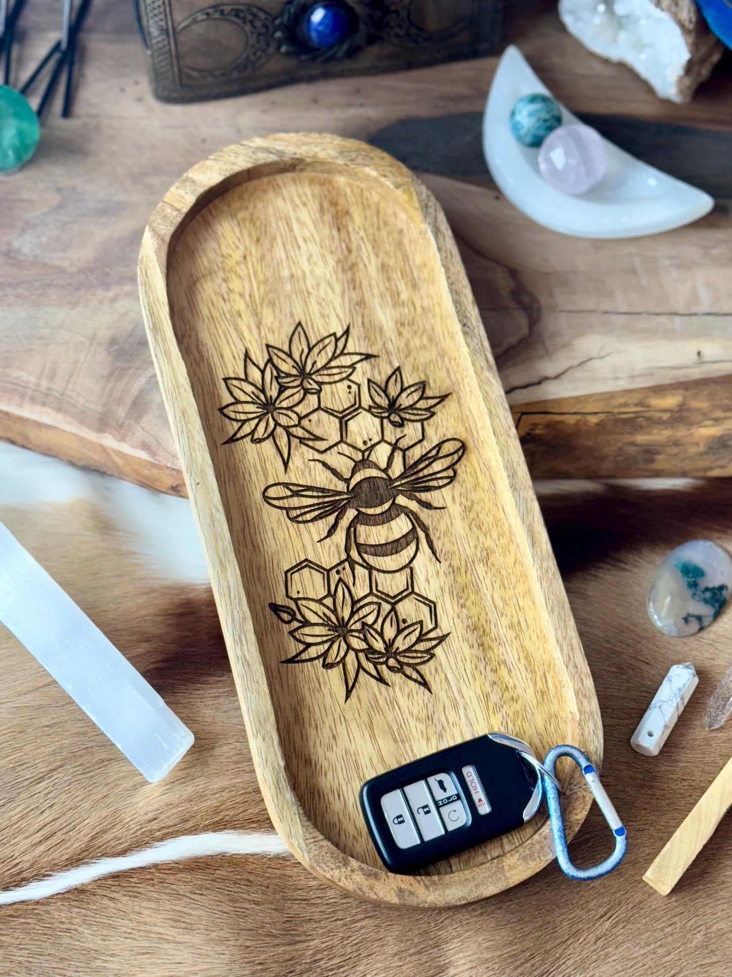 Bee & Flowers Engraved Mango Wood Key Ring Wallet Coin Pagan Occult Witchy Spiritual Gift Idea Valet Tray Altar Decor Crystal Bowl Tarot