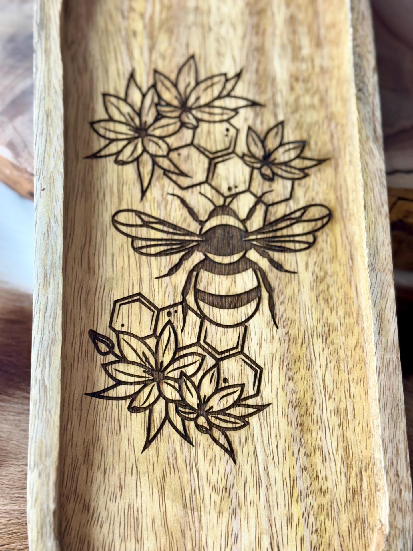 Bee & Flowers Engraved Mango Wood Key Ring Wallet Coin Pagan Occult Witchy Spiritual Gift Idea Valet Tray Altar Decor Crystal Bowl Tarot
