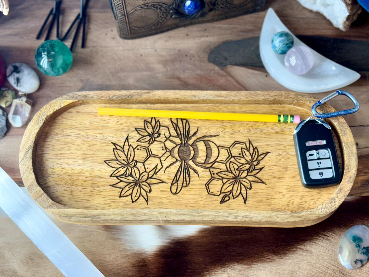 Bee & Flowers Engraved Mango Wood Key Ring Wallet Coin Pagan Occult Witchy Spiritual Gift Idea Valet Tray Altar Decor Crystal Bowl Tarot