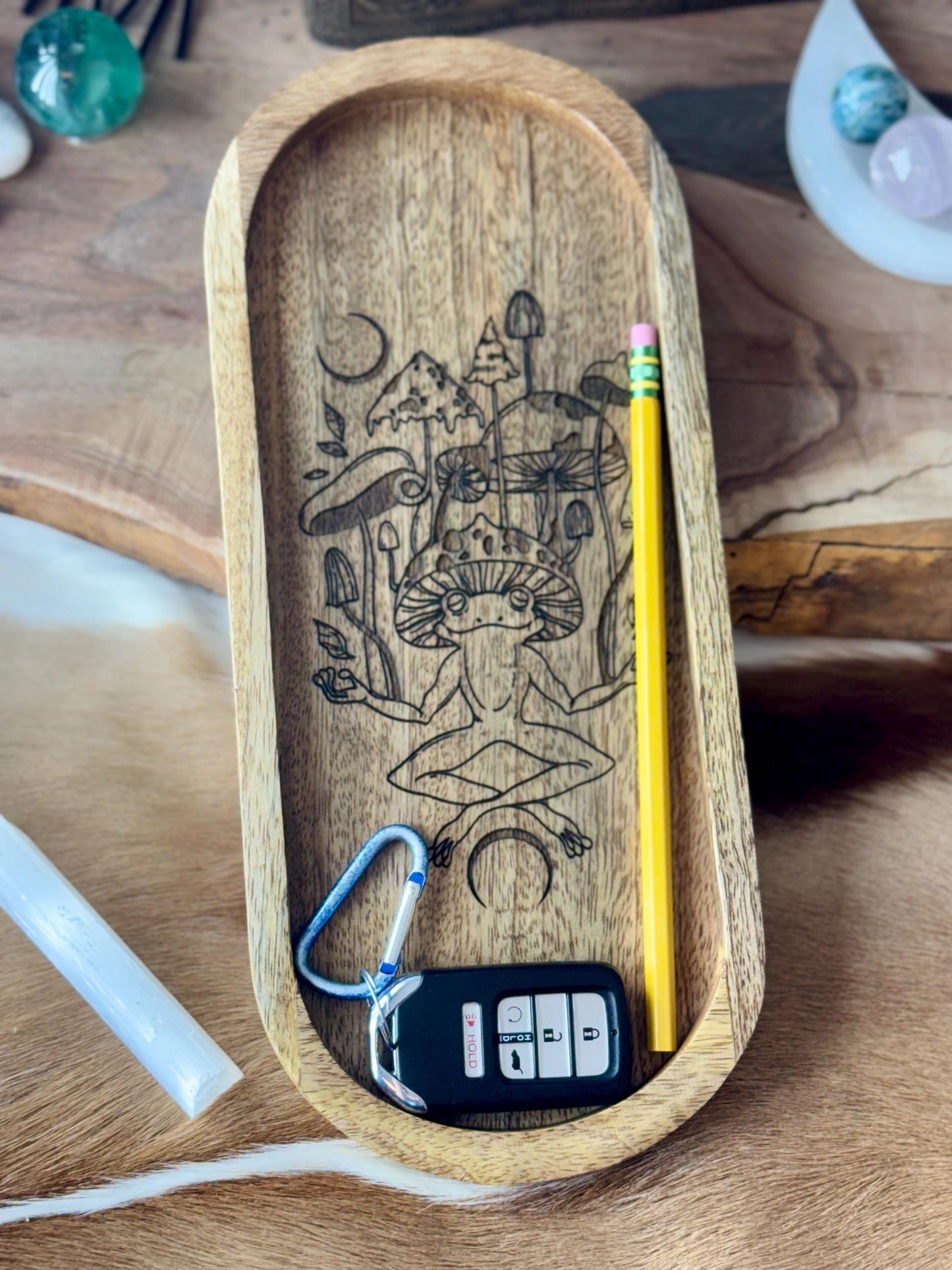 Hippie Frog Mushroom Engraved Mango Wood Key Ring Wallet Coin Pagan Occult Witchy Spiritual Gift Idea Valet Tray Altar Decor Crystal Bowl